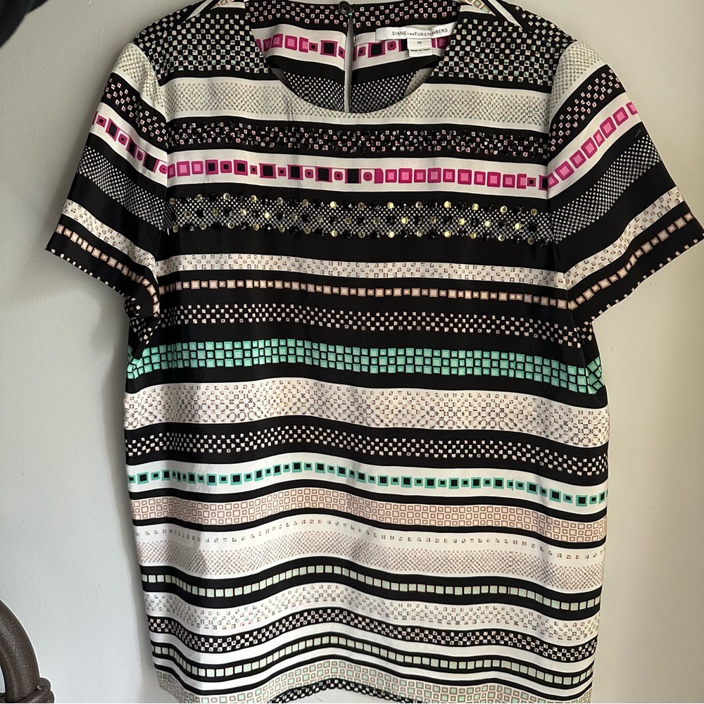 Diane VonFurstenberg silk embellished bright shot sleeve top Size 10